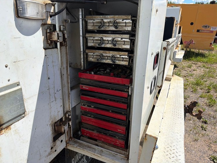2016-chevrolet-3500-image-8