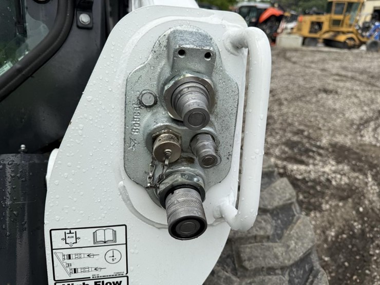 2024-bobcat-s650-image-11