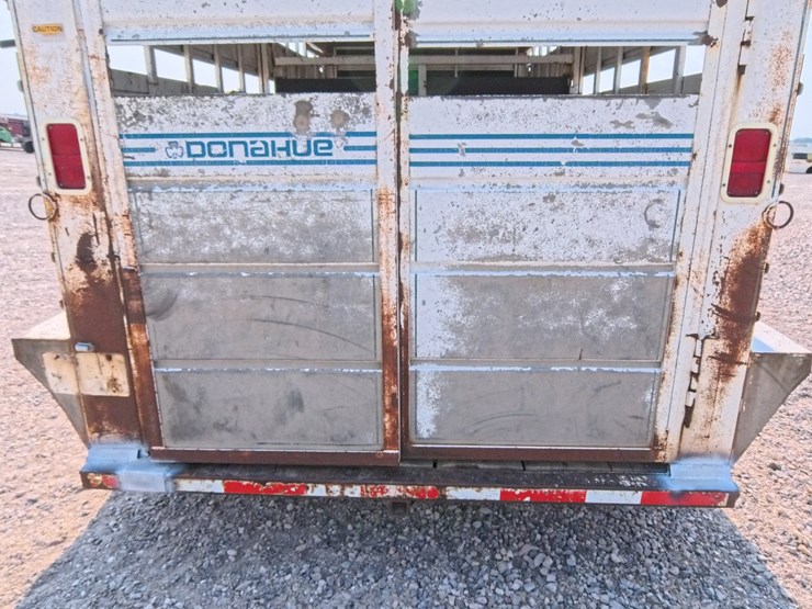 #1088-•-2000-donahue-livestock-trailer-image-23
