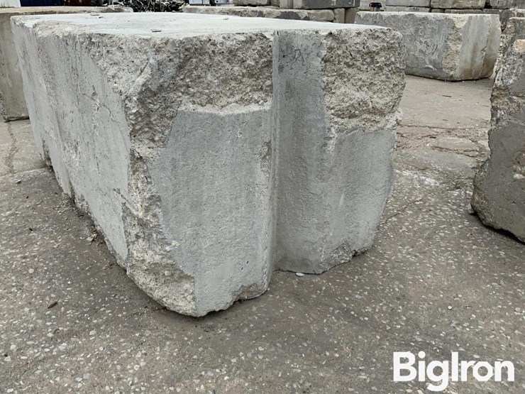 6'-x-3'-x-2.5'-interlocking-concrete-blocks-image-8