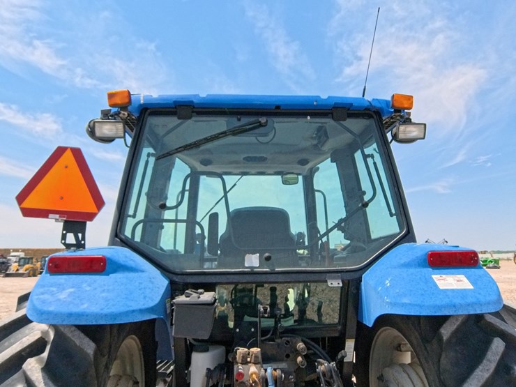 2004-new-holland-tl100a-image-52