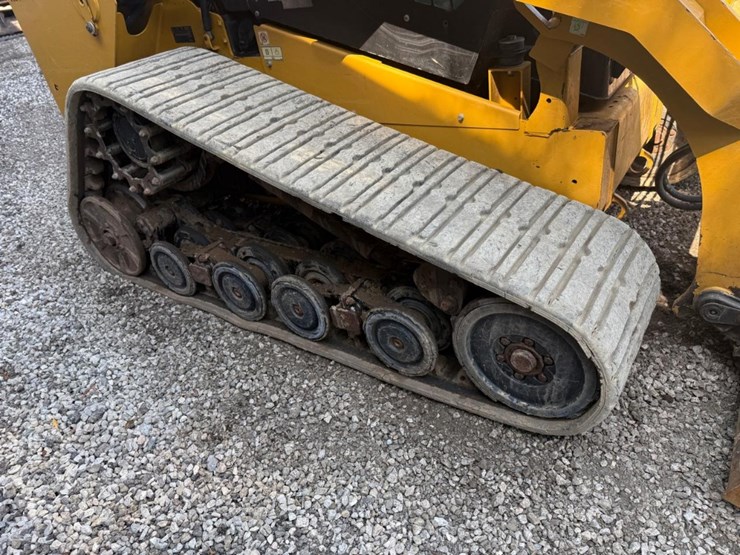 2015-caterpillar-277d-image-12