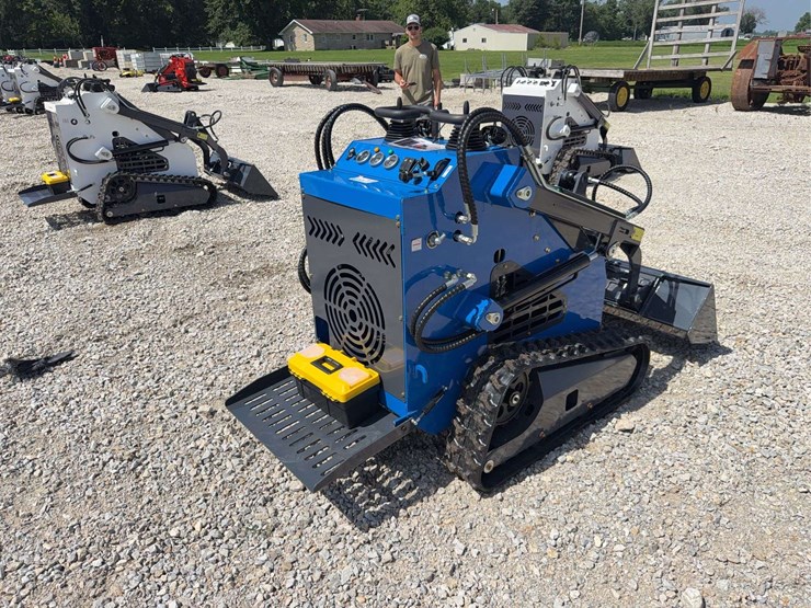 2026-zjg-zj-380-tracked-mini-skid-steer-loader-image-7