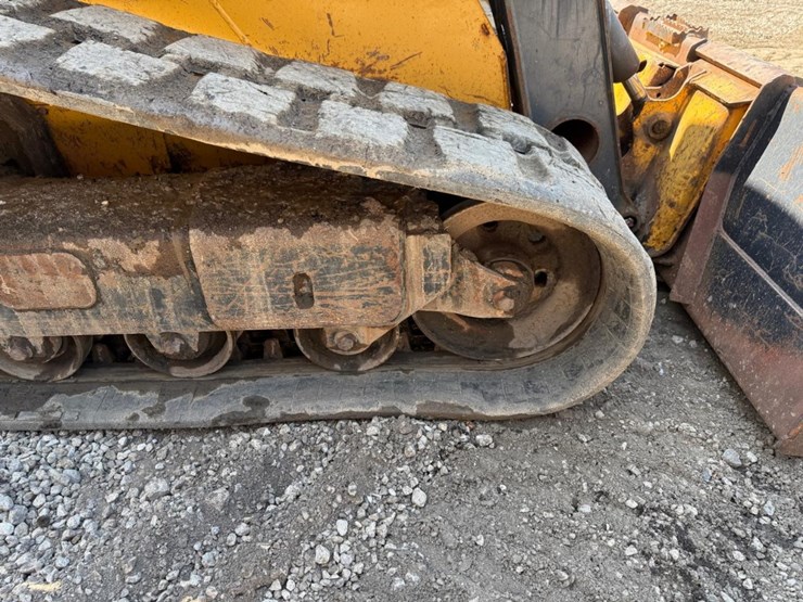 deere-323d-image-14
