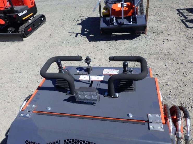 2026-tpm-t460-skid-steer-tracked-loader-image-11