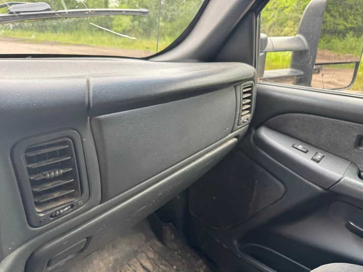 2002-chevrolet-2500hd-image-39