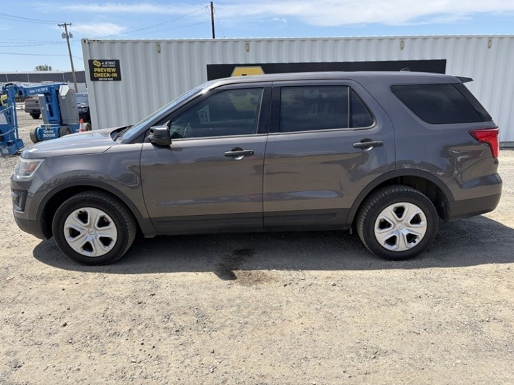 2017-ford-explorer-image-7