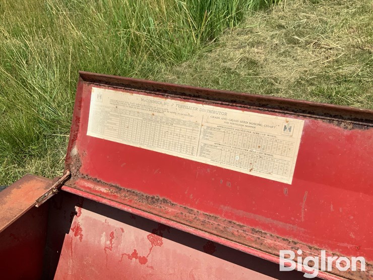 international-mccormick-no.-7-drop-spreader-image-11