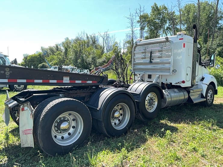 2021-kenworth-t880-image-3