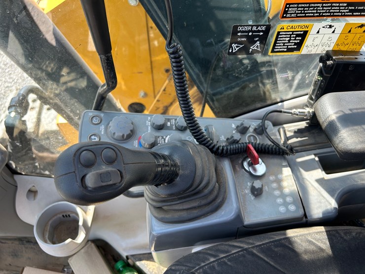 2022-deere-75g-image-28