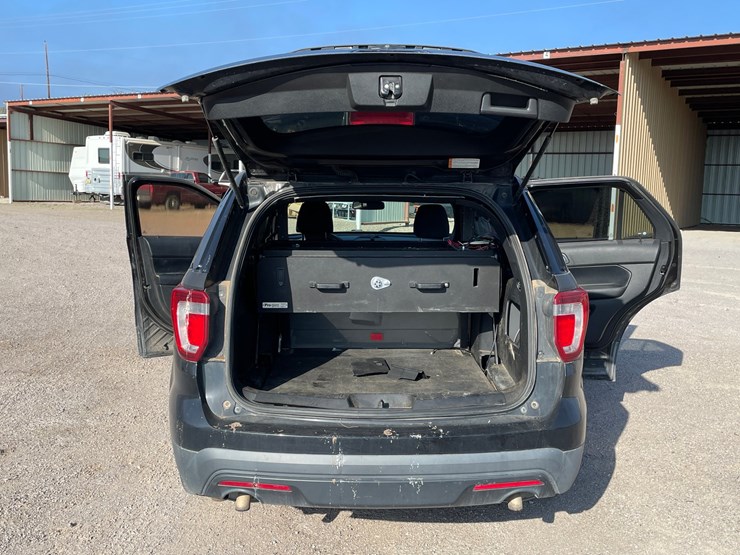 2016-ford-explorer-image-55