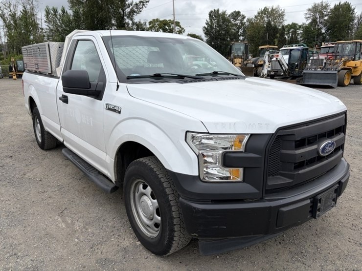 2017-ford-f150-xl-image-2