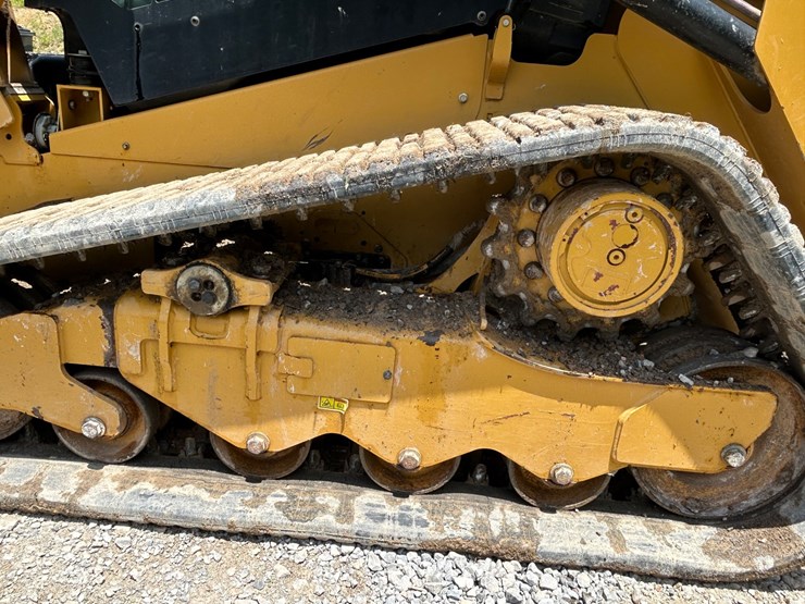 2025-caterpillar-259d3-image-9