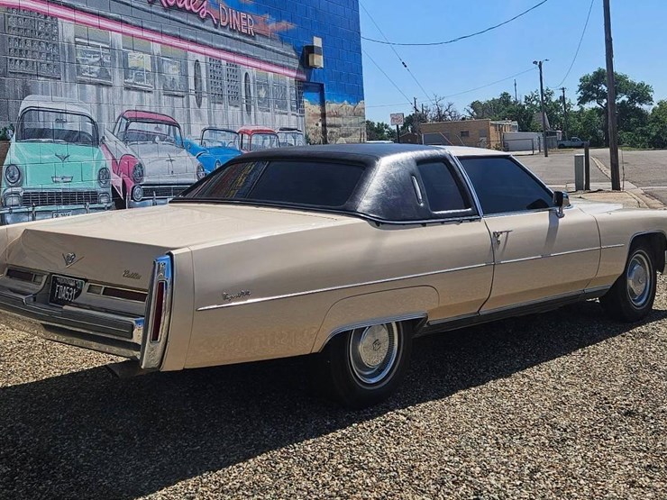 1976-cadillac-coupe-deville-image-6