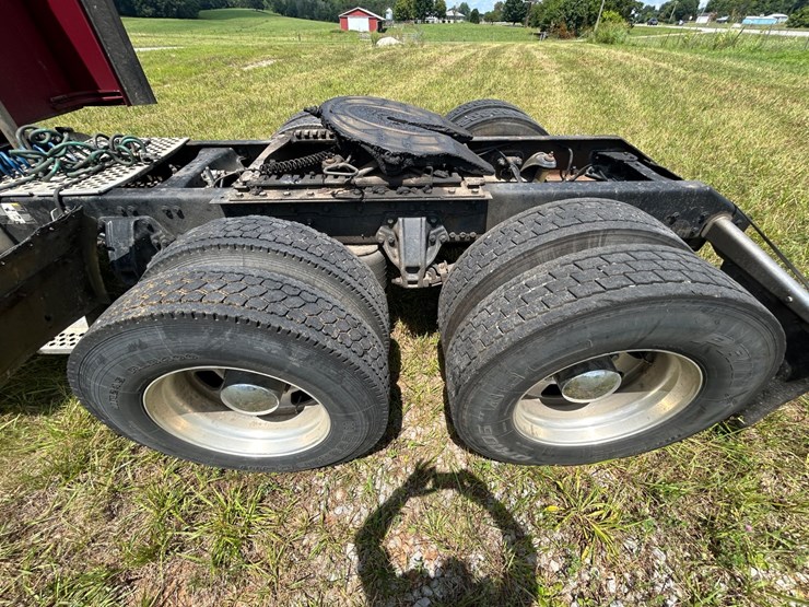2013-kenworth-w900-image-4