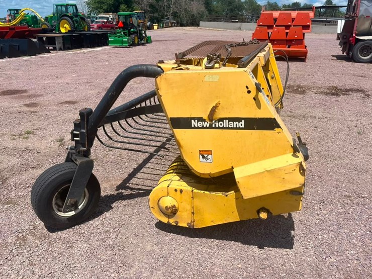 new-holland-356w-image-10
