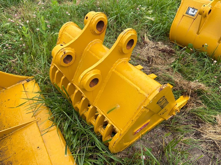 caterpillar-303-image-3