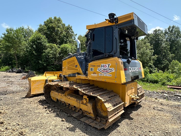 2022-deere-700l-image-3