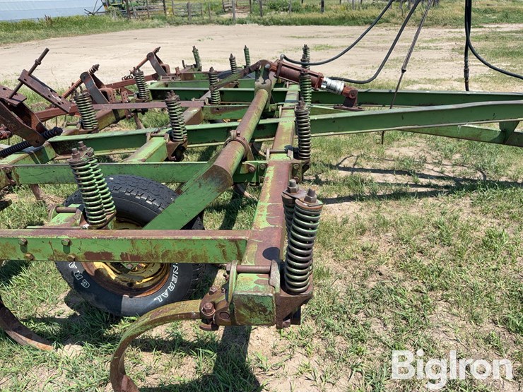 john-deere-16-image-9