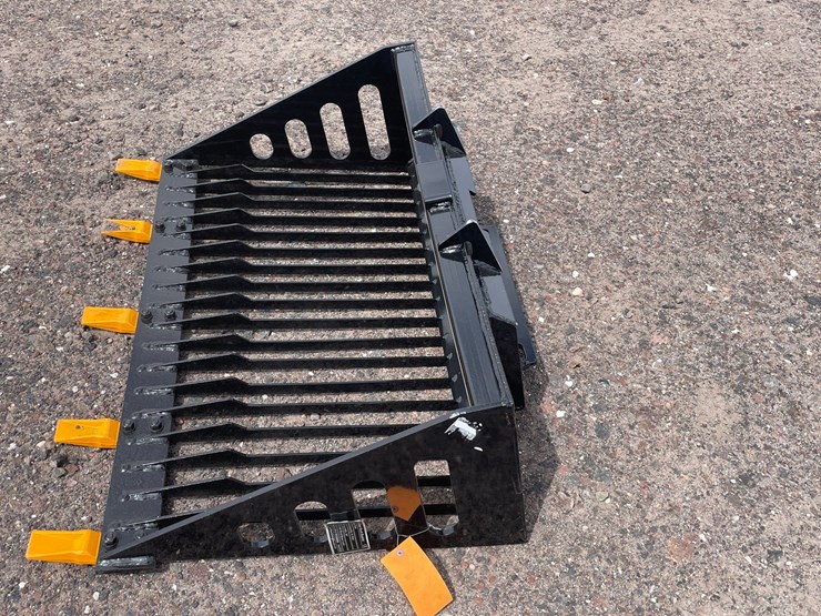 #1313-•-mini-skid-steer-rock-bucket-image-4