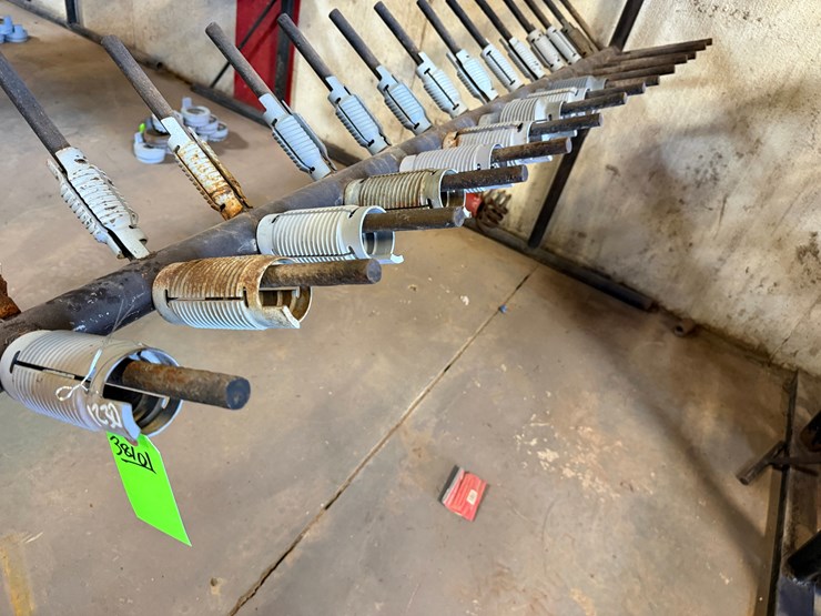 (9-x-$)-1230-spear-grapples-image-1