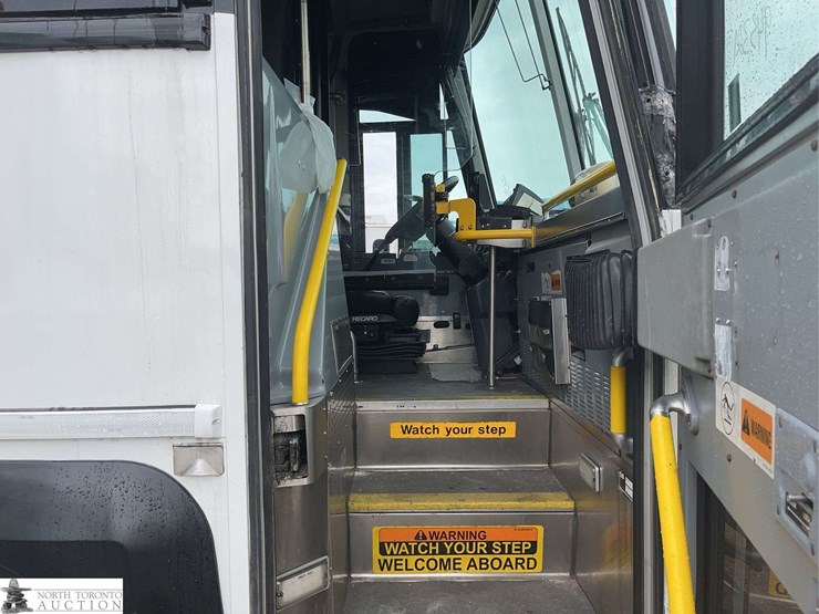 non-operable-2010-motor-coach-industries-d4500-t/a-passenger-wheelchair-accessible-bus-image-7