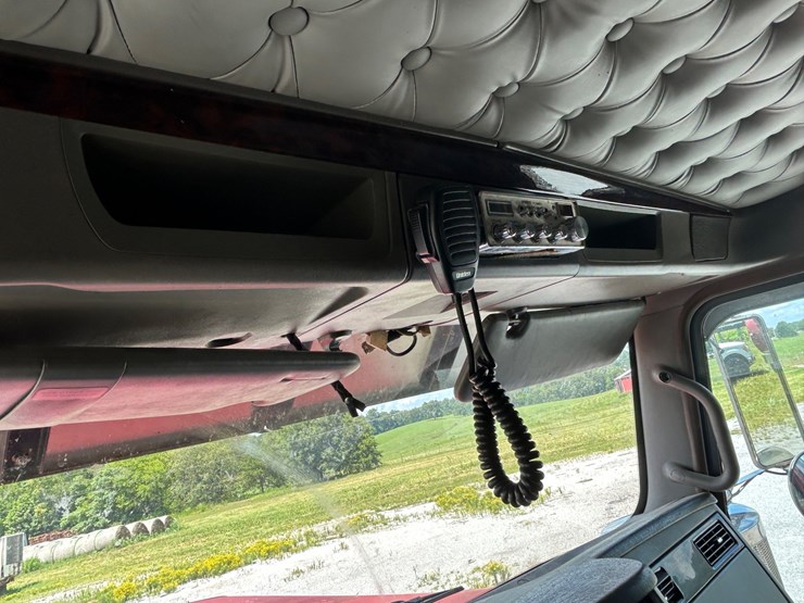 2013-kenworth-w900-image-17