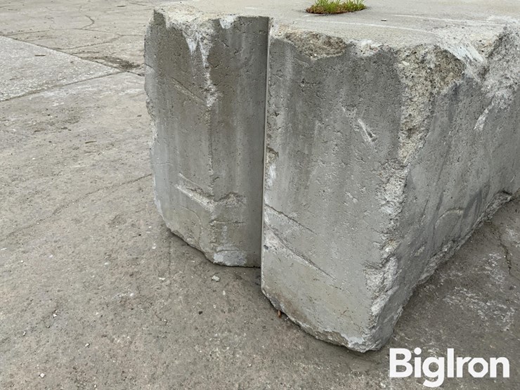 6'-x-3'-x-2.5'-interlocking-concrete-blocks-image-19