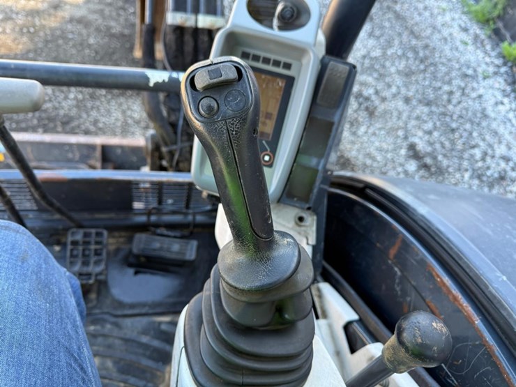 2015-deere-35g-image-23