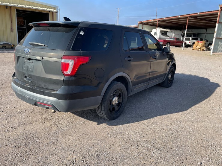 2016-ford-explorer-image-5