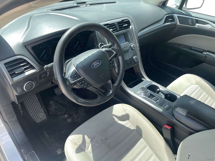 2020-ford-fusion-4-door-sedan-(151,145-miles)-image-11