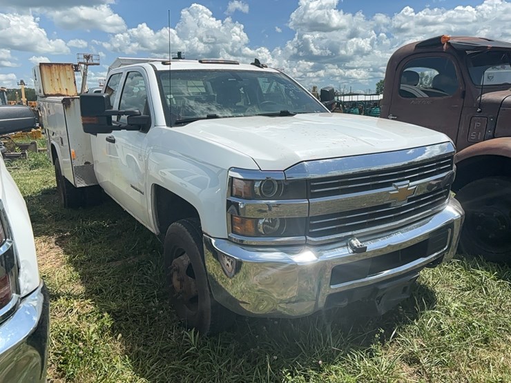 2016-chevrolet-2500-image-2