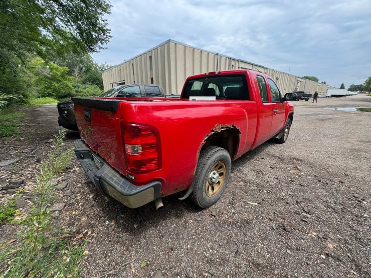 #1868-•-2009-chevy-silverado-pickup-truck-image-5