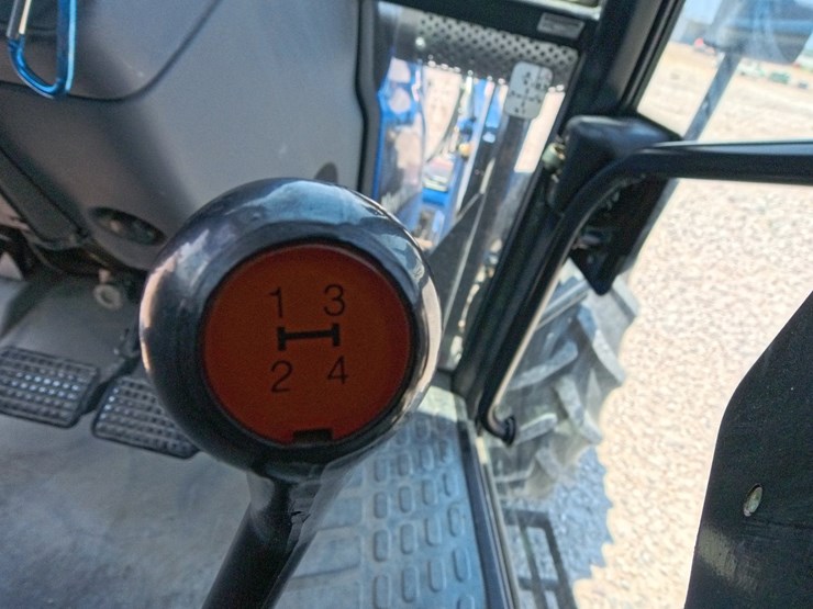 2004-new-holland-tl100a-image-40