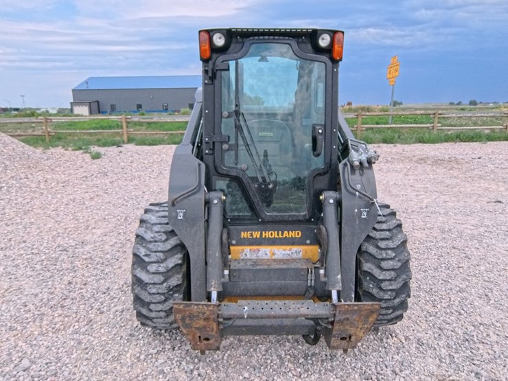 2017-new-holland-l230-image-7