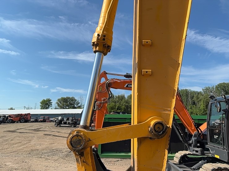 deere-230-lc-image-11