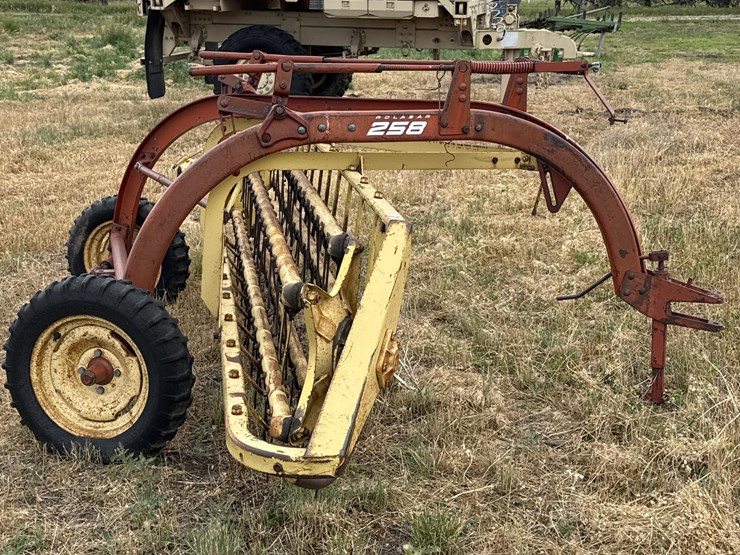 new-holland-258-image-4