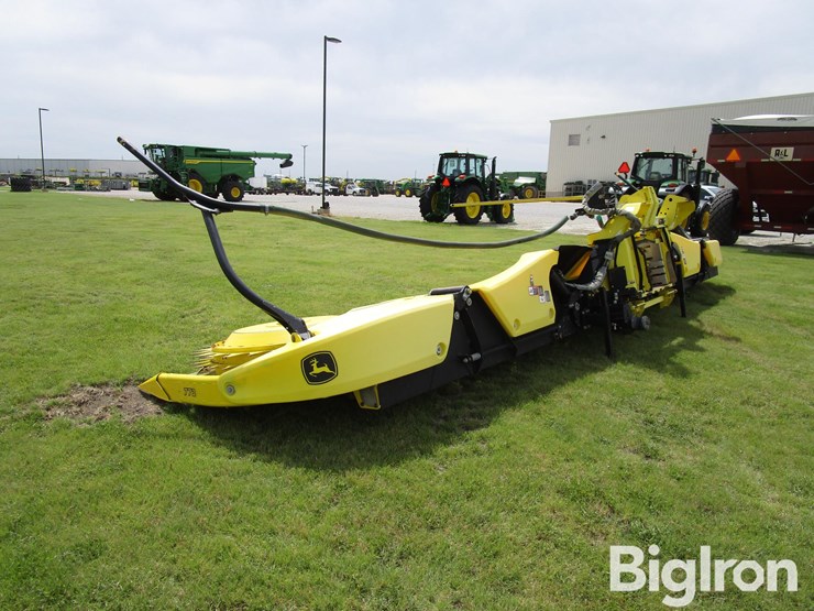 2019-john-deere-772-image-7