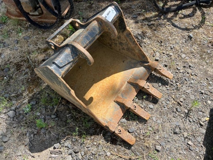 bobcat-24"-dig-bucket-image-2