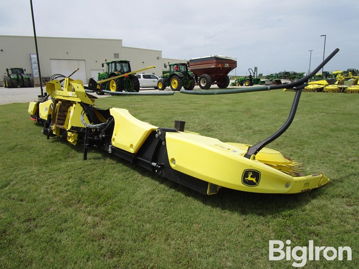 2022-john-deere-772-image-5