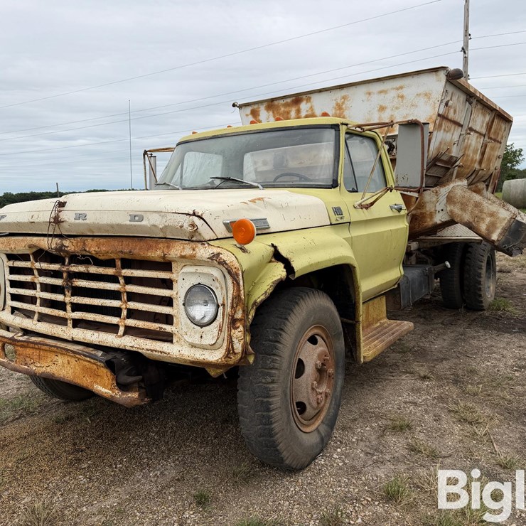 1975 FORD F600