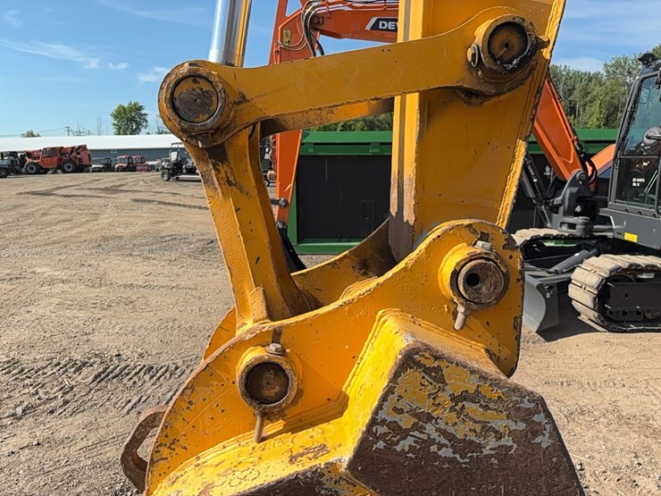 deere-230-lc-image-10