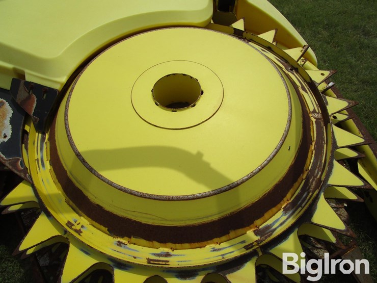 2022-john-deere-772-image-11