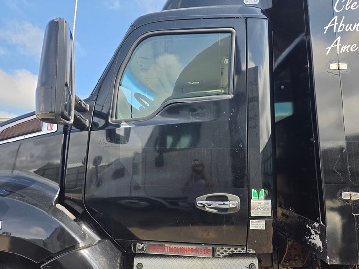 2015-kenworth-t680-image-17