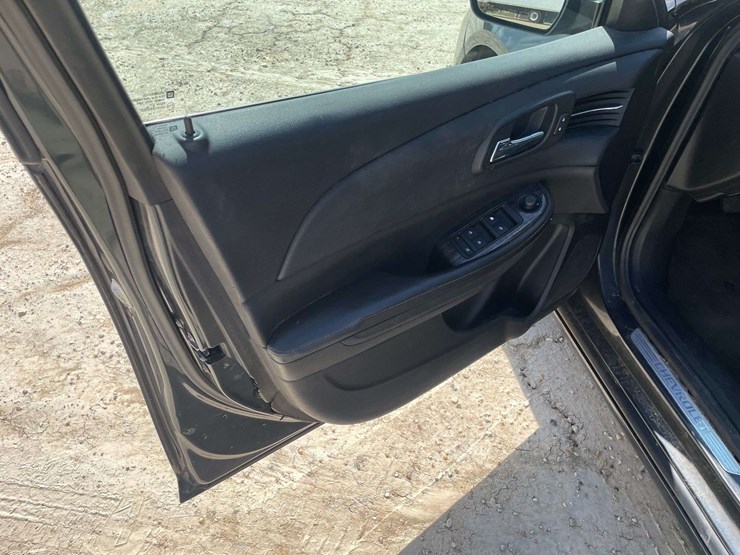 2015-chevrolet-malibu-4-door-sedan-(206,870-miles)-image-9