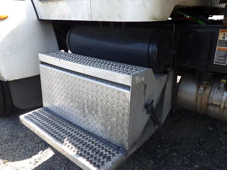 2017-peterbilt-pb337-26'-box-truck-image-14