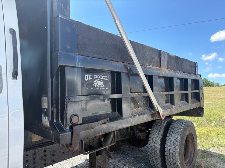 #45-•-2005-gmc-c6500-single-axle-dump-truck-image-10