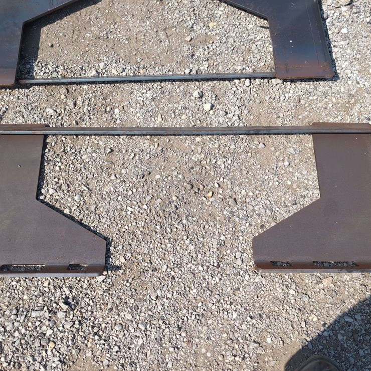 (1) Wolverine Skid Steer Attachment Plate QMP1-16-10T