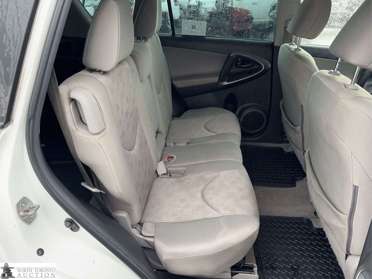 2011-toyota-rav4-image-27