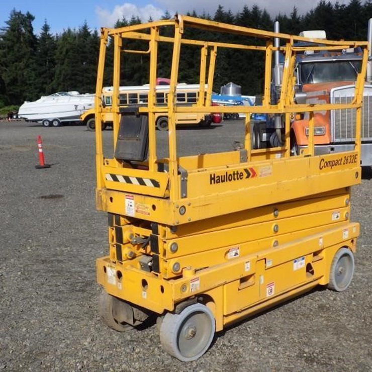 2015 Haulotte 2632E Scissor Lift